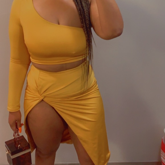 Yellow 2 piece set. - Picture 2 of 3